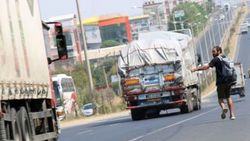 2 bin dolar ve otostopla 27 ülke gezdi