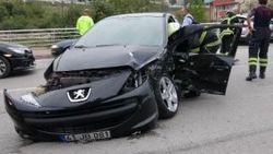 Emniyet kemerini arkadan takan sürücü kazada yaralandı