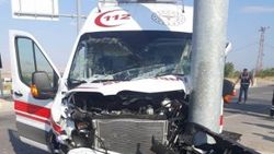 Malatya’da ambulansla otomobil çarpıştı