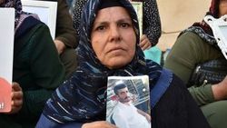5 yıl önce kandırılan oğlu için eyleme katıldı