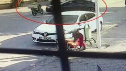 Motosikletli sürücü otomobile çarpıp, öldü