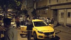 Afgan uyruklu bir kişi taksiciyi boğazından bıçakladı