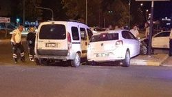 Ambulansa yol vermek isterken kaza yaptılar