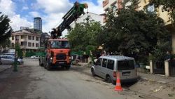 Ataşehir'de yol çöktü