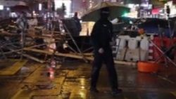 Hong Kong'ta eylemciler mancınık sistemi kurdu