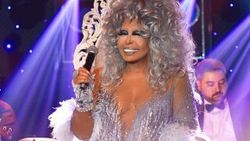 Bülent Ersoy'un elbisesi 20 kilo