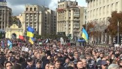 Ukrayna'da ayrılıkçılara özel statü kararına protestolar