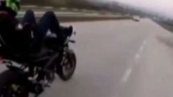 İstanbul'da motosiklet üzerinde maganda çift