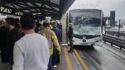 Haramidere'de metrobüs kazası