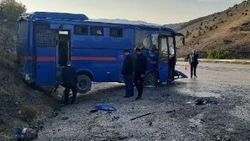 Sivas'ta mahkumları taşıyan araç devrildi: 9 yaralı
