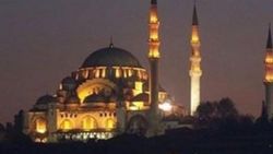 İstanbul'da tüm camilerde sela sesleri
