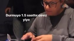 Doğa Rutkay 8 bin liralık cep telefonuyla ceviz kırdı