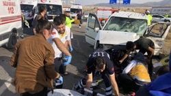 Konya’da iki kamyonet çarpıştı: 8 yaralı