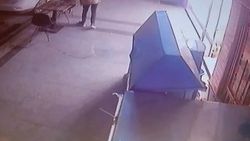 Müşteriye her baktığında hırsızlık oluyor