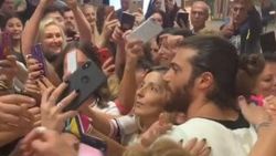 Can Yaman'a Roma'da büyük ilgi