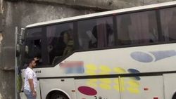 Başakşehir'de kontrolden çıkan araç trafoya çarptı