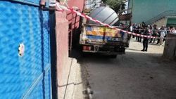 Kamyonet ile evin duvarı arasına sıkışan sütçü öldü