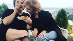 Esra Dermancıoğlu'ndan ilginç poz