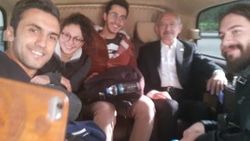 Kemal Kılıçdaroğlu otostop çeken gençleri kampüse bıraktı