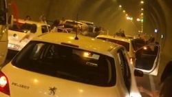 Konak Tüneli'ni kapatıp halay çektiler
