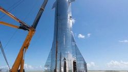 SpaceX'in insanları Mars'a götürecek roketi havadan görüntülendi