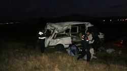 Niğde'de işçileri taşıyan minibüs kaza yaptı