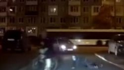 Rusya'da çocuğunu bisiklete bağlayıp çeken anne