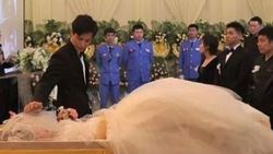 Çin’de ölen sevgilisinin naaşıyla nikah kıydı