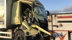 Kuzey Marmara otoyolunda tır çekiciye arkadan çarptı