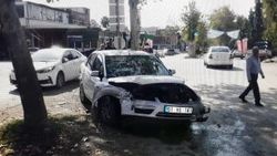 Adana'da Tarihi Demir Köprü'de 2 araç çarpıştı
