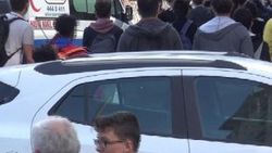 Esenyurt'ta okul önünde bıçaklı kavga