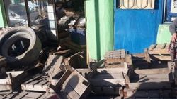 Beton blok dükkana girdi
