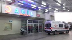 Adana'da iki araç kafa kafaya çarpıştı
