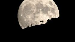 NASA, Ay'ın güney kutbunda su arayacak