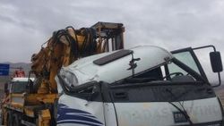 Freni patlayan vinç yan yatınca trafik felç oldu