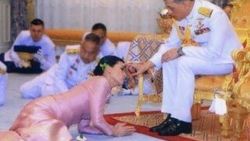Tayland Kralı, zina yapan iki kişiyi görevden aldı