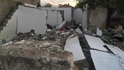 Kayseri'de evini yıkarken duvarın altında kaldı