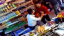 Damacanalar havada uçuştu, market savaş alanına döndü