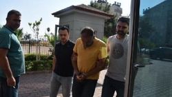 Antalya'da kuyumcuyu bayıltıp 3 kilo altın çaldılar