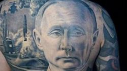 Putin hayranı Rus, sırtına Putin'in dövmesini yaptırdı