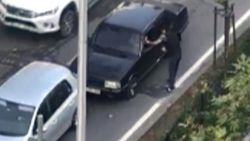 Yol vermediği için ceza yiyecekti, lokumla kurtuldu