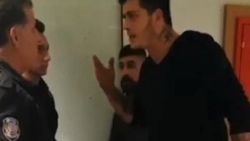 Polise mukavemet eden iki zorba beraat etti