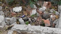 Manisa'da boş arsada bulunan bebek cesedi