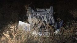 Virajı alamayan otomobil, boş araziye uçtu: 4 yaralı