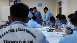 Atık pillerden powerbank üreten öğrenciler