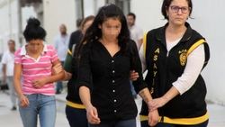 Dans ederek hırsızlığa gidenler üzerinde takılarla yakalandı