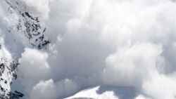 Himalayalar’da çığ düştü: 6 ölü