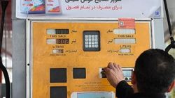 İran'da benzin zammından elde edilen gelir dağıtılıyor