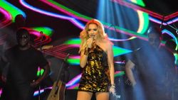 Hadise'den balmumu heykeli yorumu