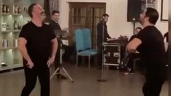 Cem Yılmaz’dan Azeri dansı